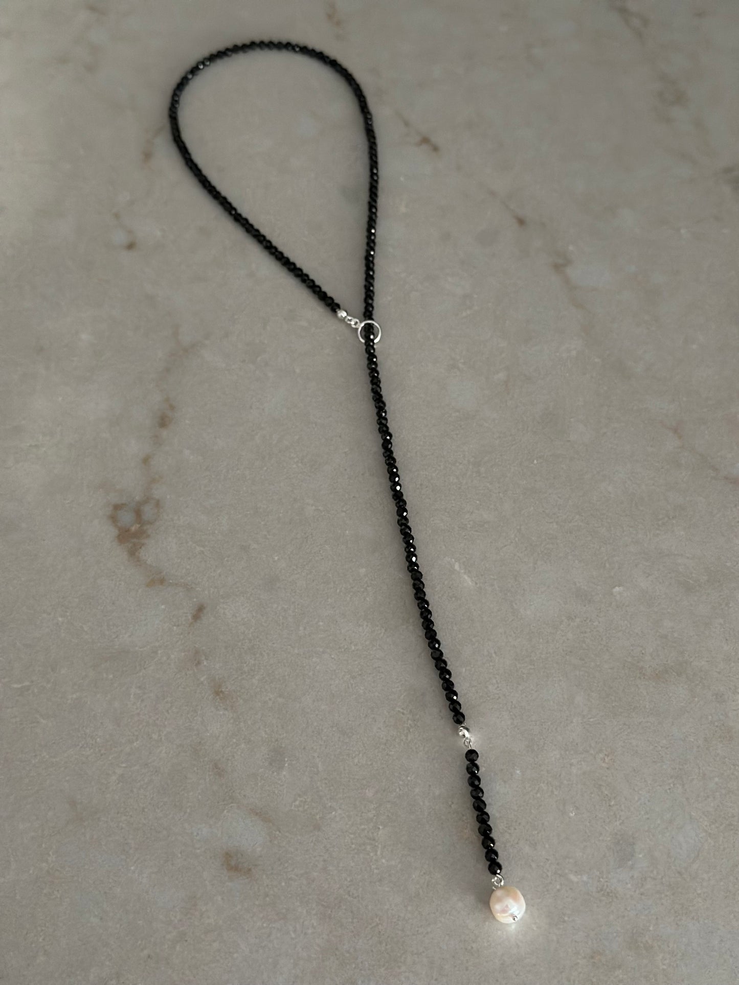 Colier lung Spinel cu charm Perla