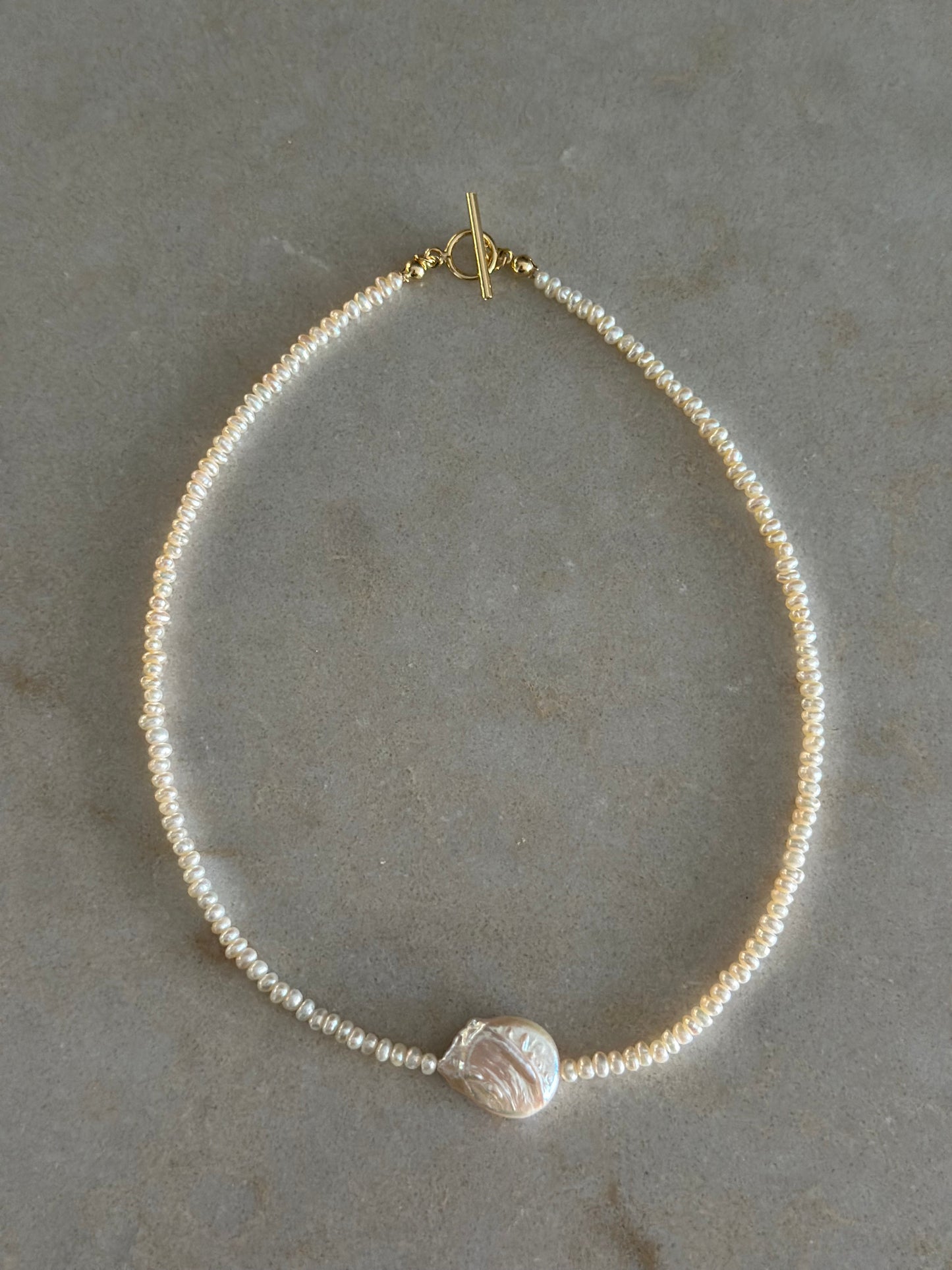 Baby Pearls with Big Pearl Charm Necklace (Gold)