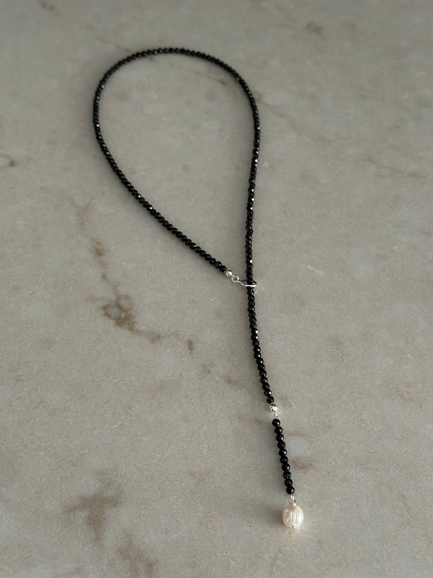 Colier lung Spinel cu charm Perla