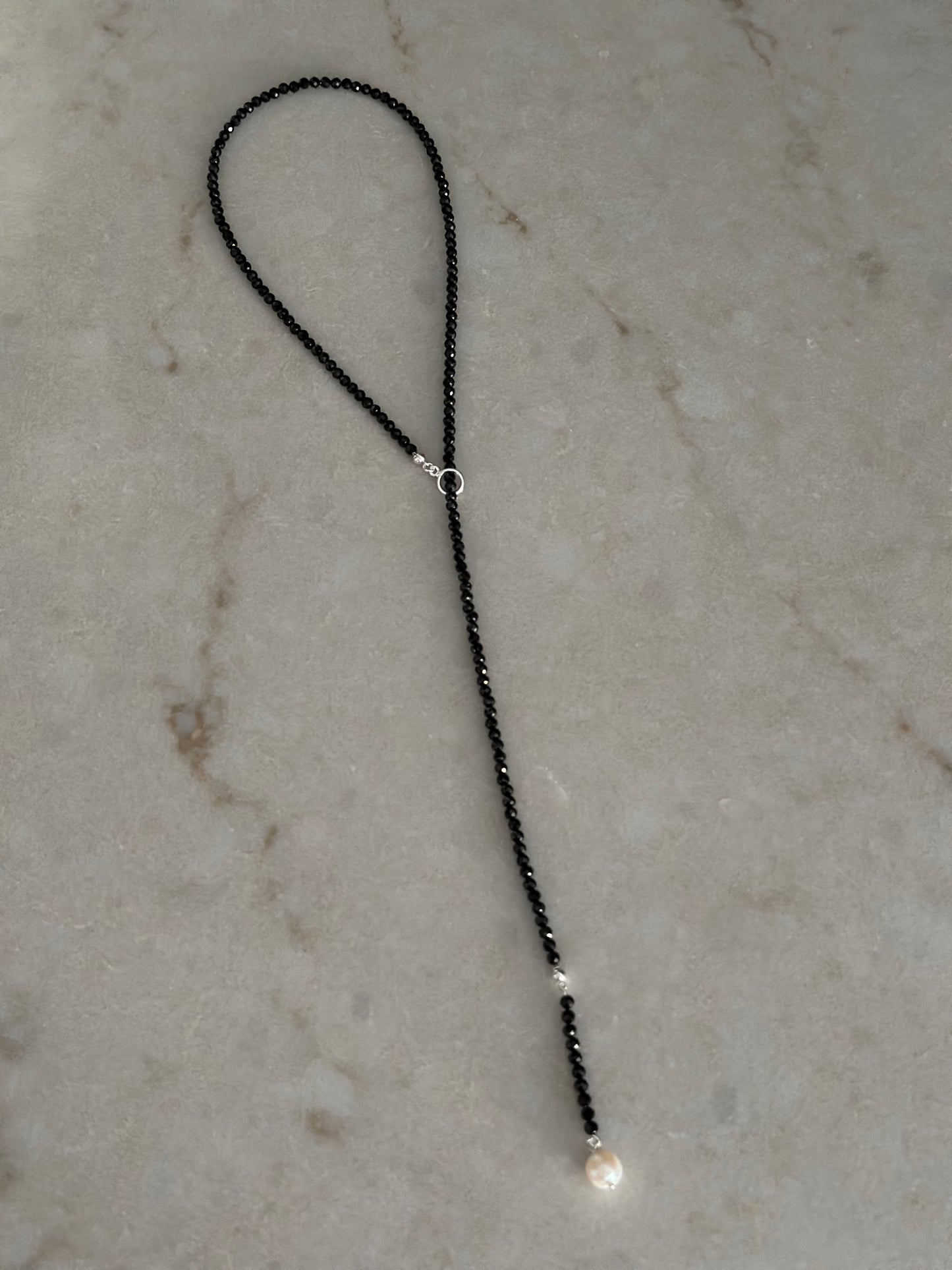 Colier lung Spinel cu charm Perla