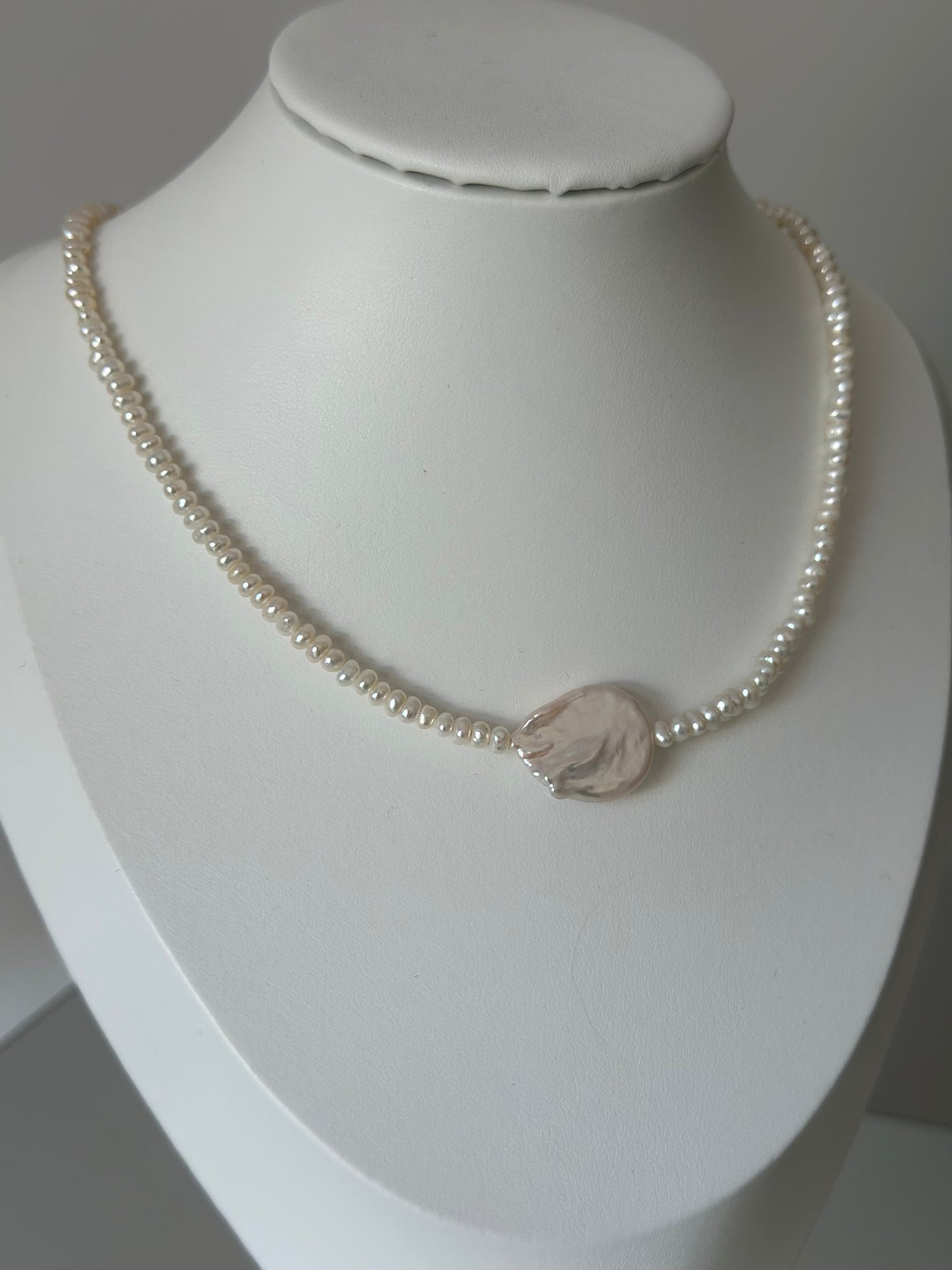 Baby Pearls with Big Pearl Charm Necklace (Gold)