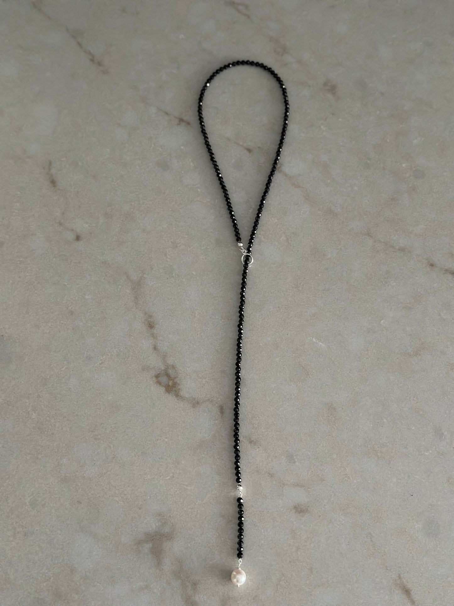 Colier lung Spinel cu charm Perla