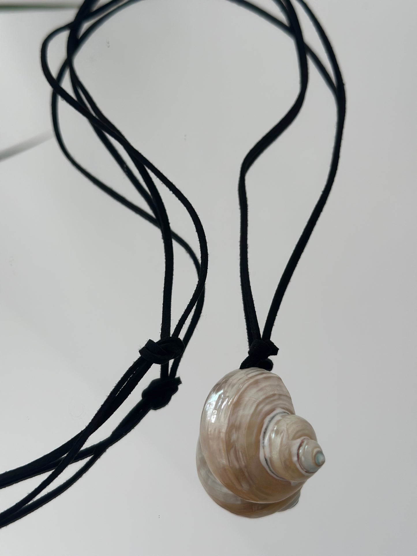 Colier snur cu charm cochilie