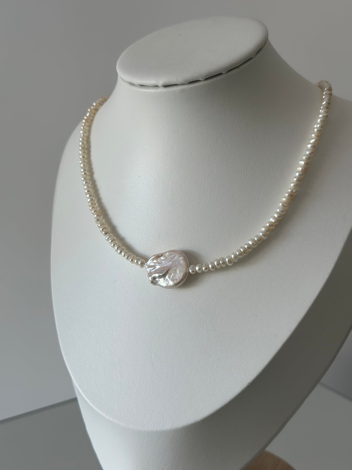 Baby Pearls with Big Pearl Charm Necklace (Gold)