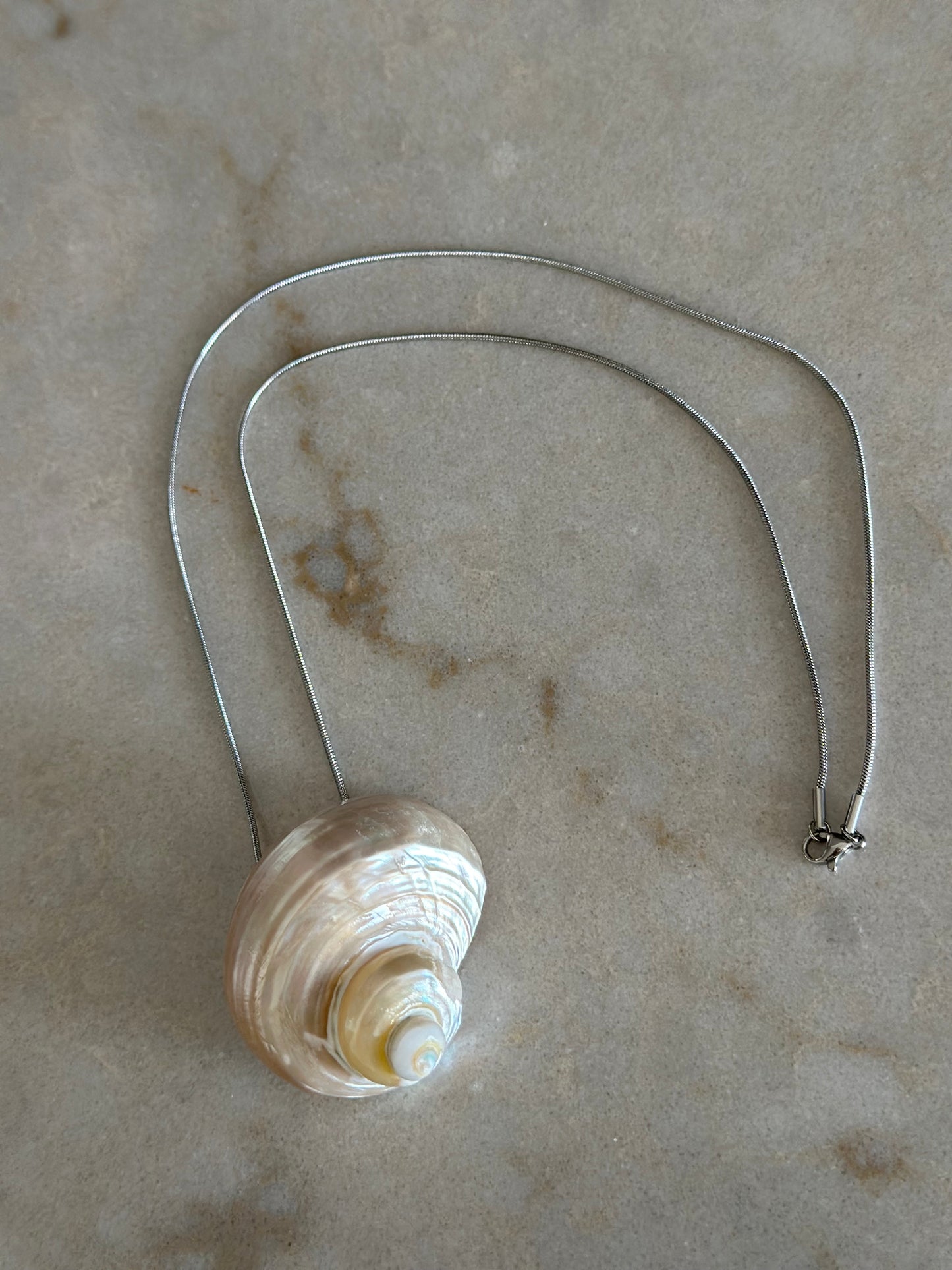 Colier cu scoica cochilie alba silver/gold