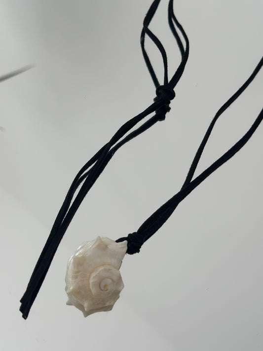 Colier snur cu charm cochilie melc