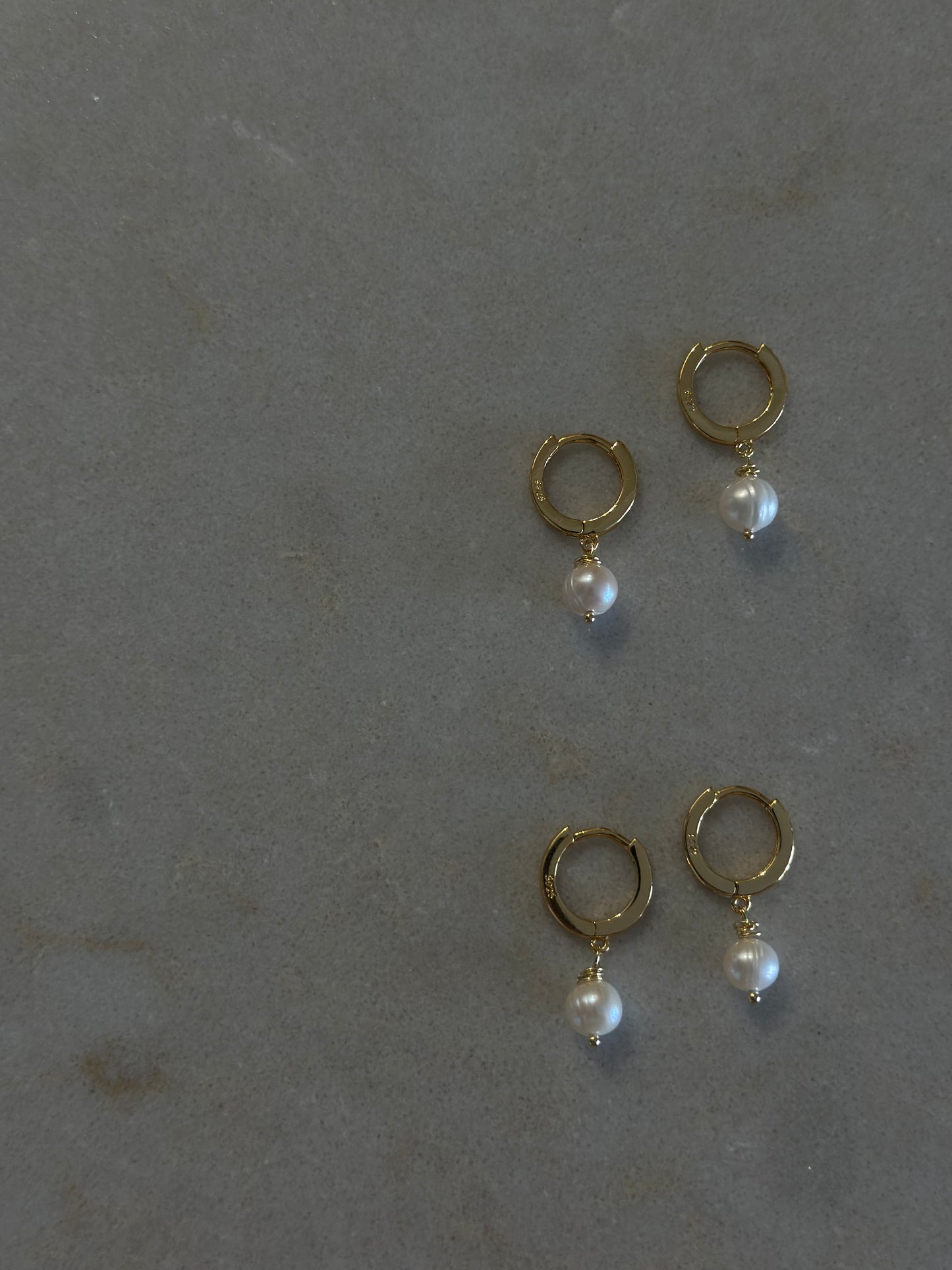 cercei argint placat cu aur si perle