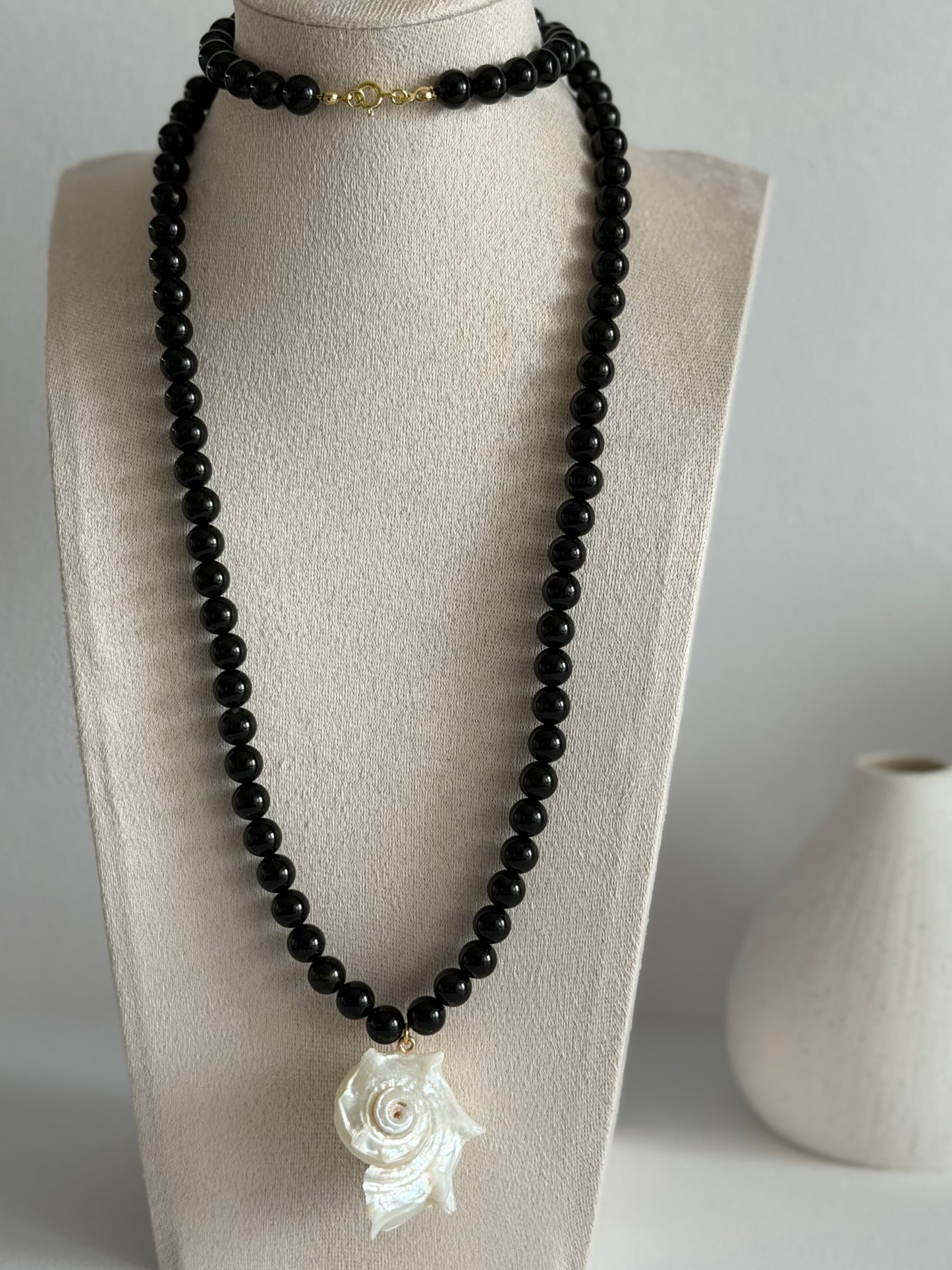 Noir Shell Necklace
