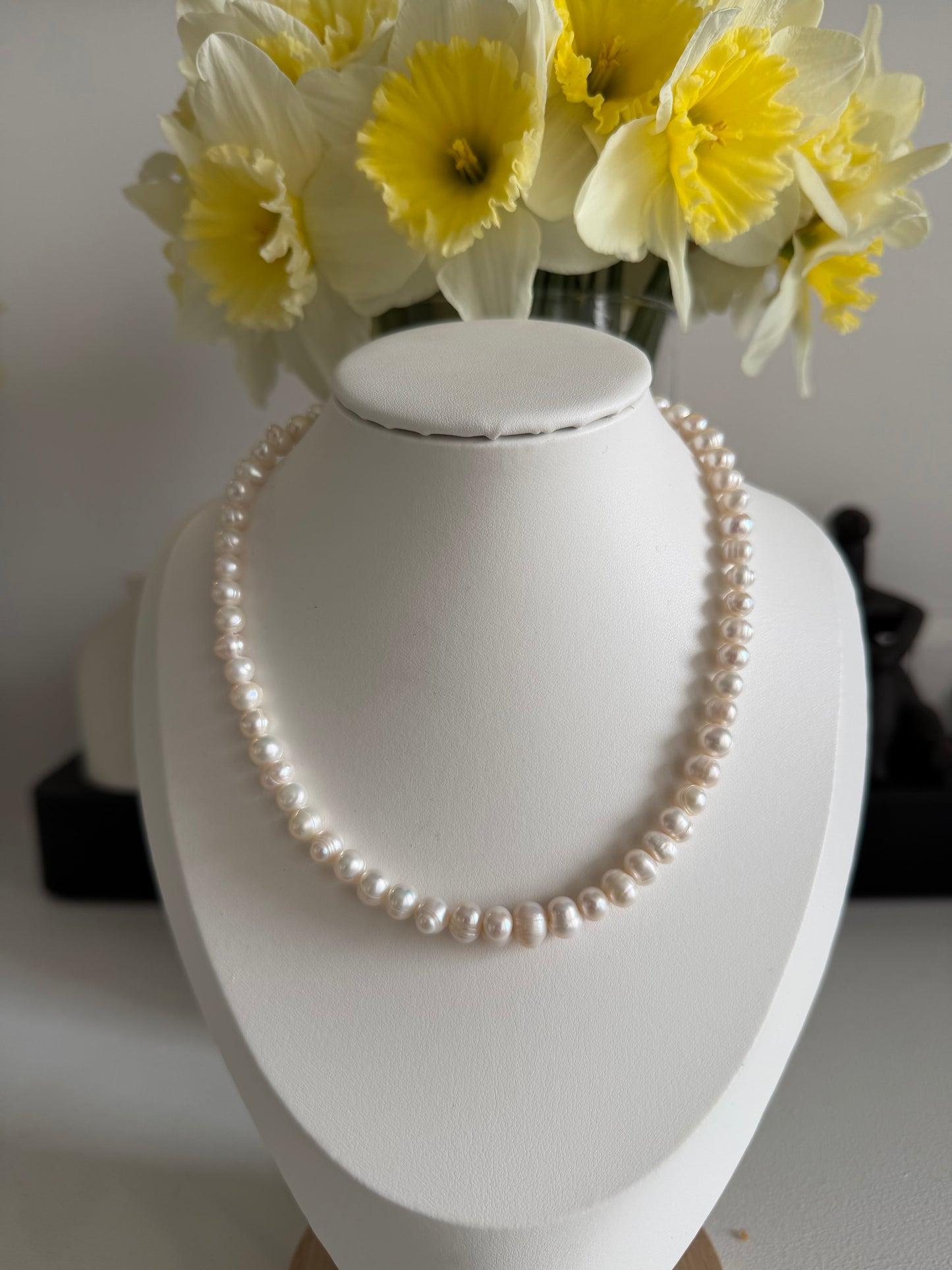 Rounded Pearls Necklace