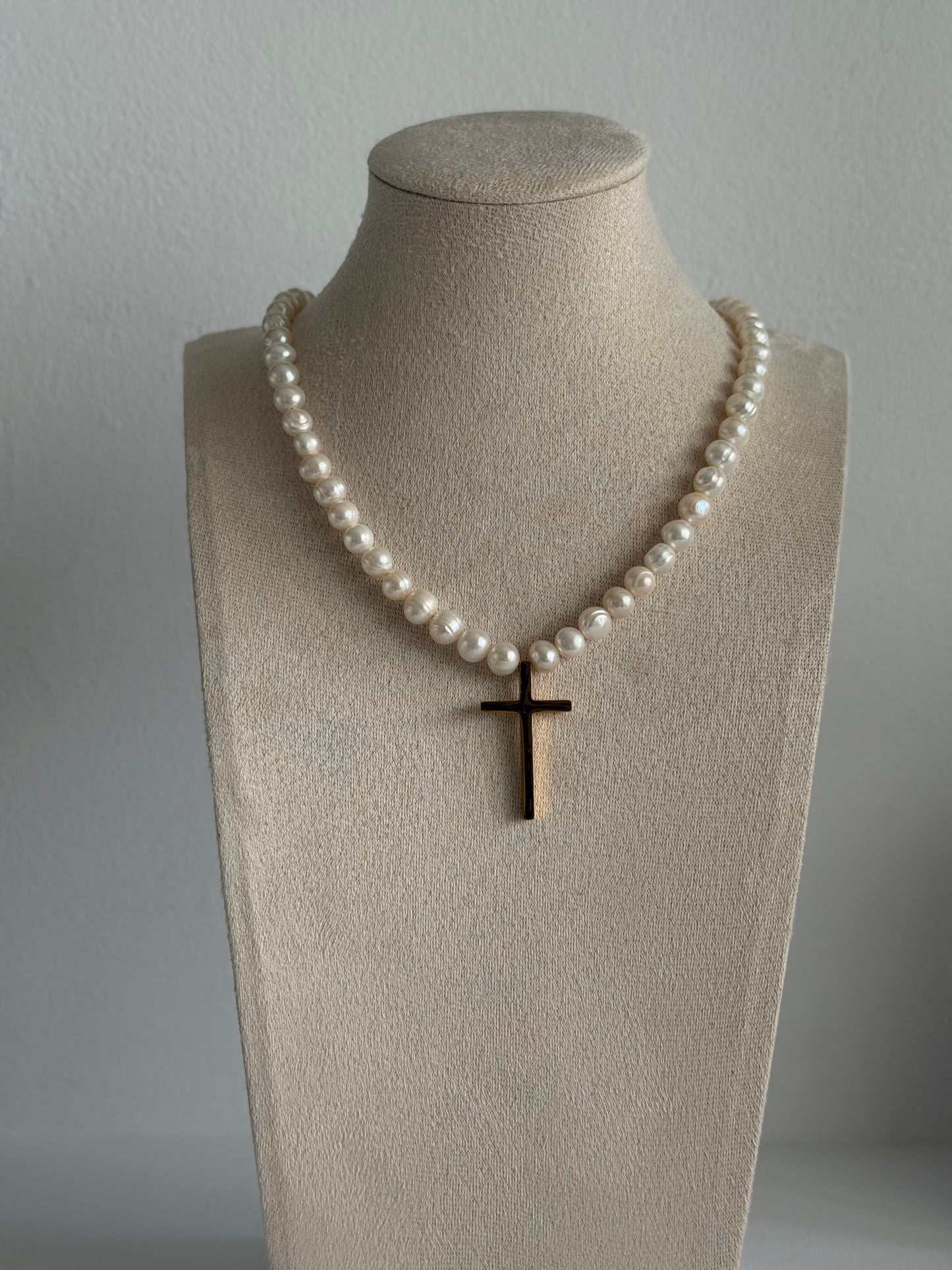 Cross Pendant Pearl Necklace