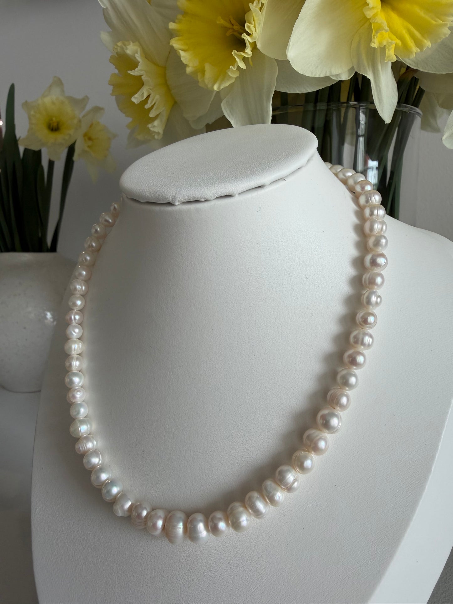 Rounded Pearls Necklace