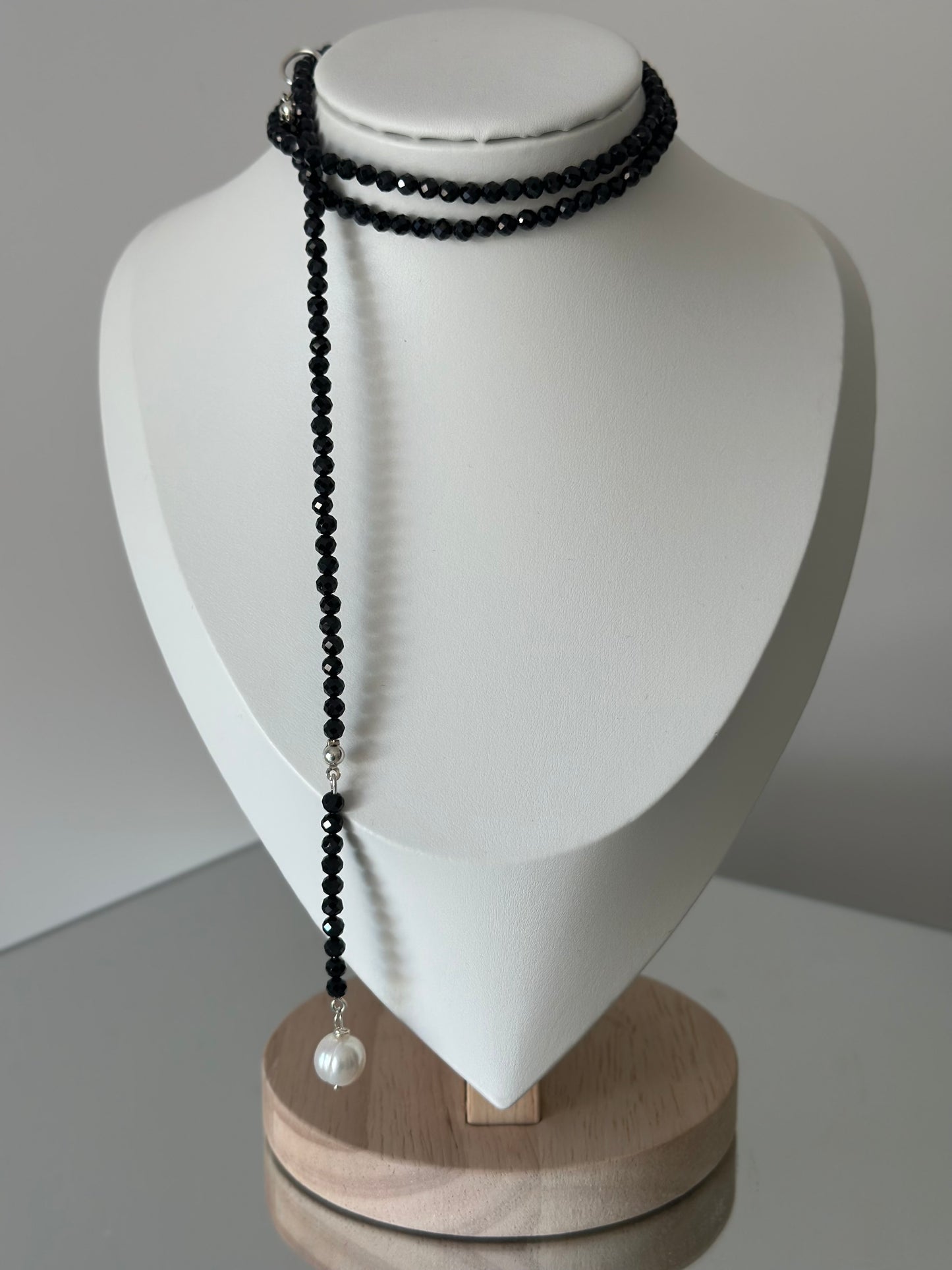 Colier lung Spinel cu charm Perla