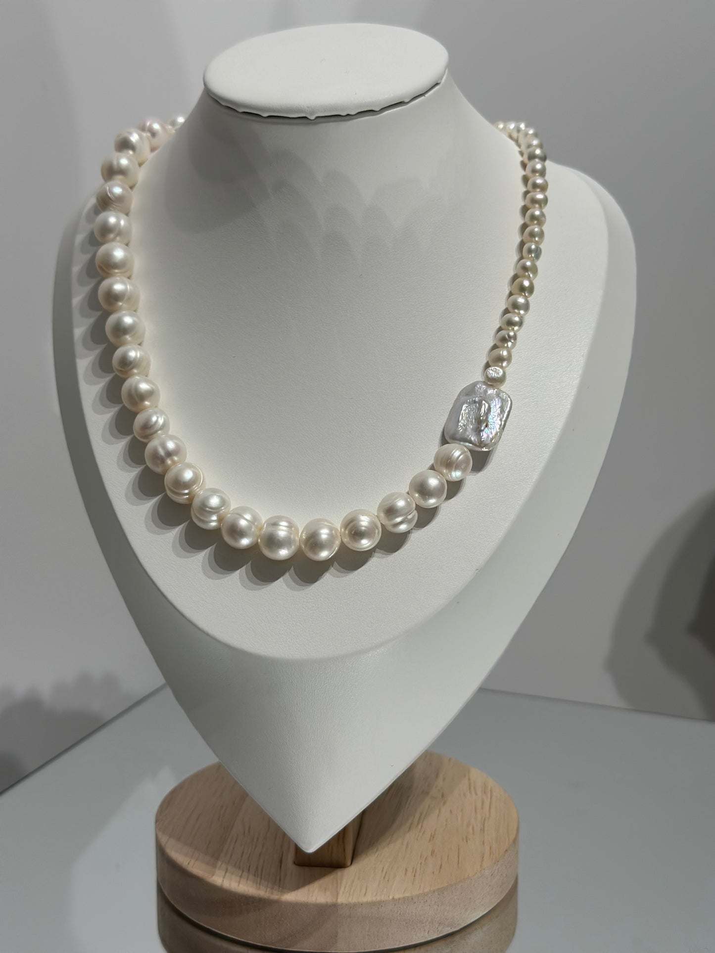 Minimalist side Pearl Necklace