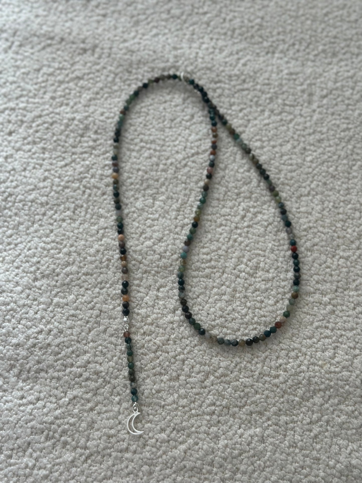 Colier lung Agat indian cu charm semiluna