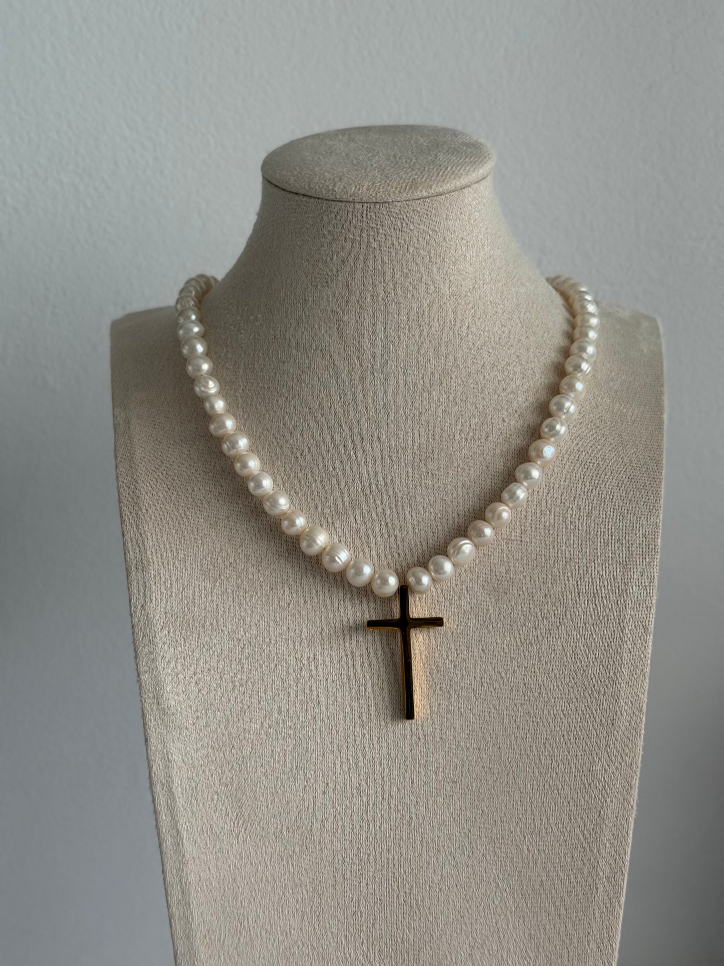 Cross Pendant Pearl Necklace