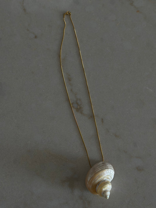 Colier cu scoica cochilie