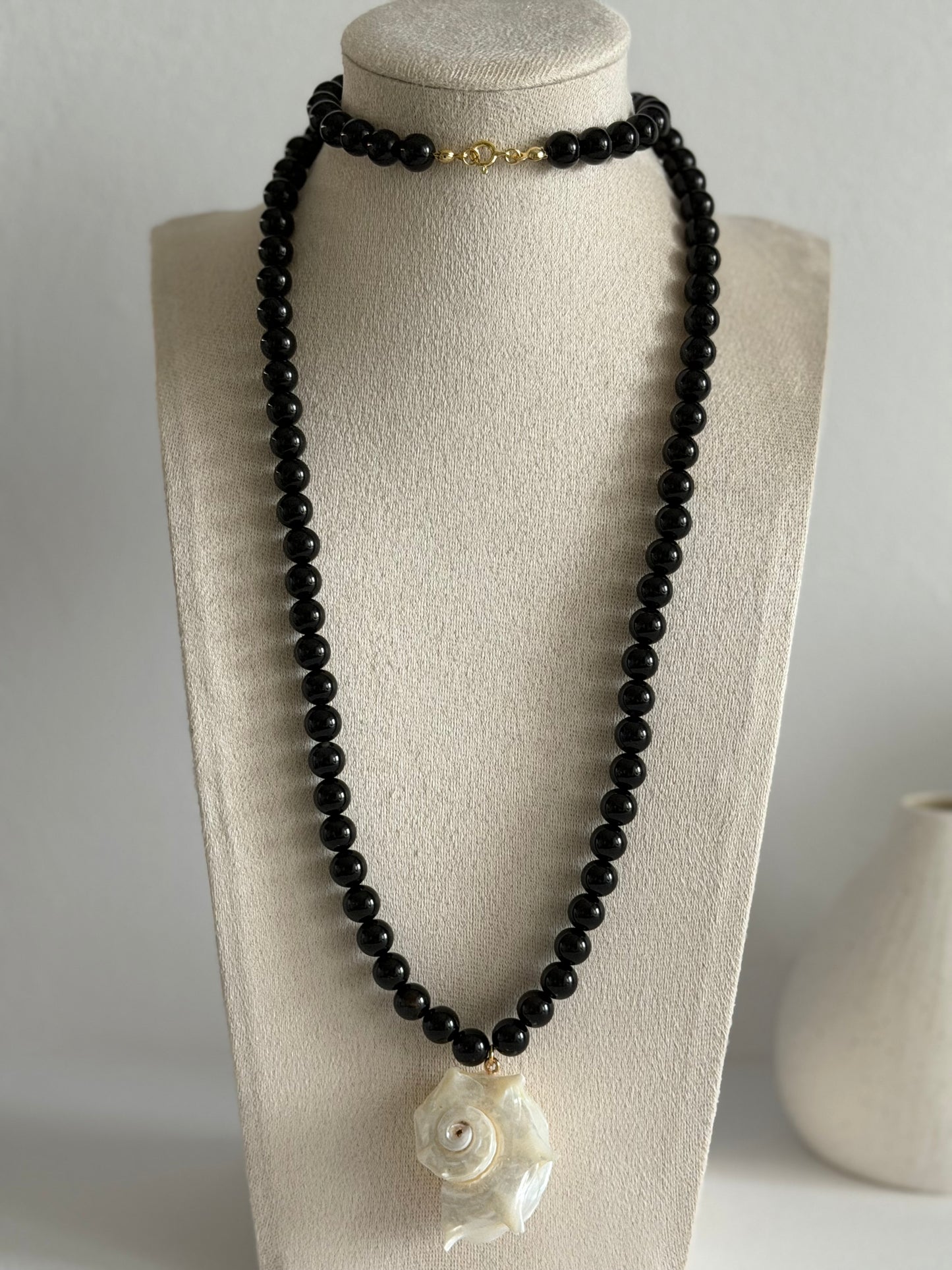 Noir Shell Necklace
