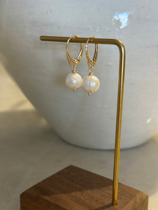 Bold Pearl Earrings (Gold)