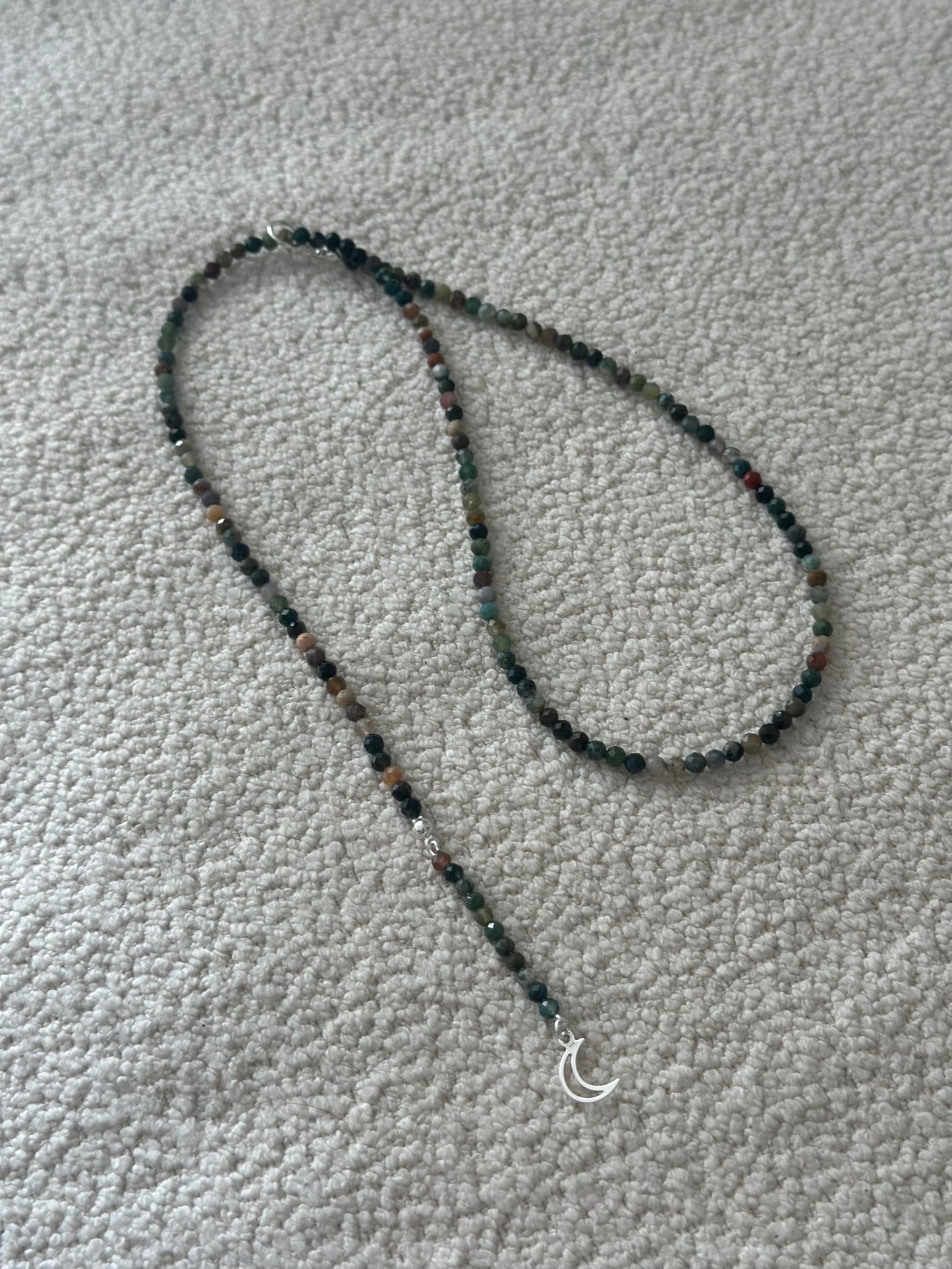 Colier lung Agat indian cu charm semiluna