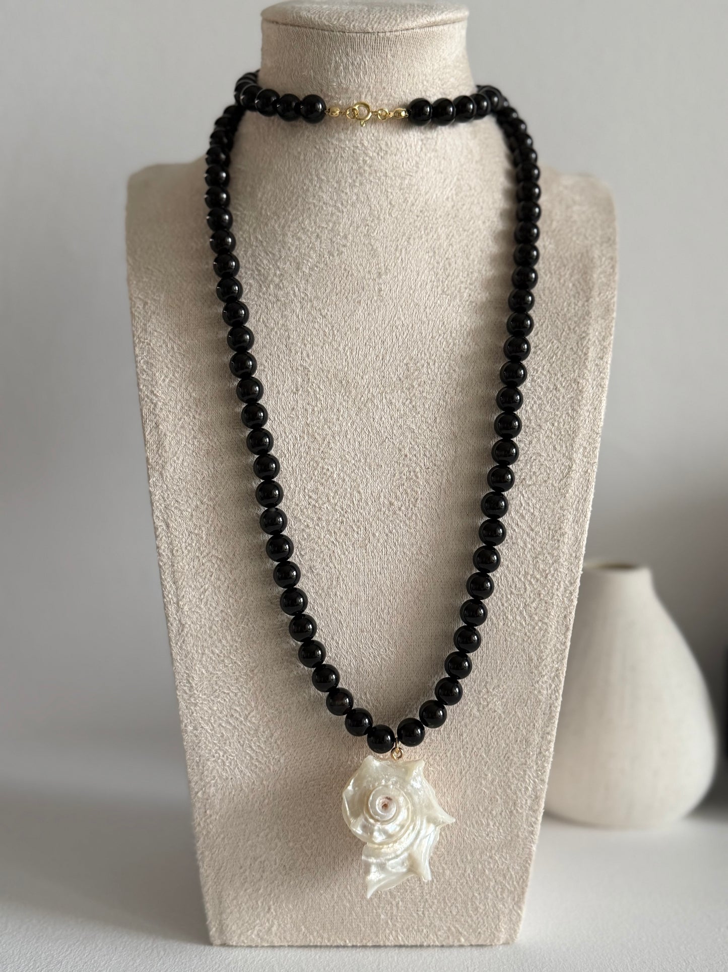 Noir Shell Necklace