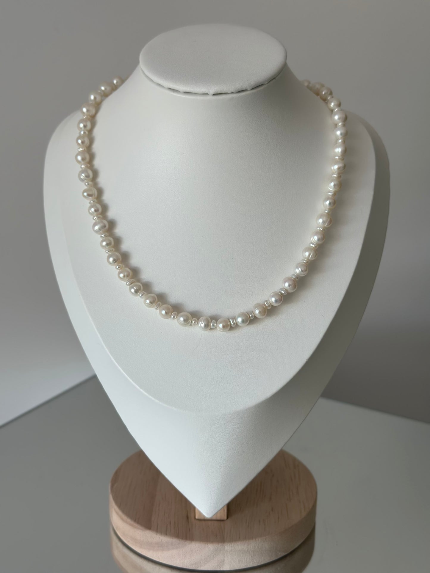 Everyday Glow Pearl Necklace