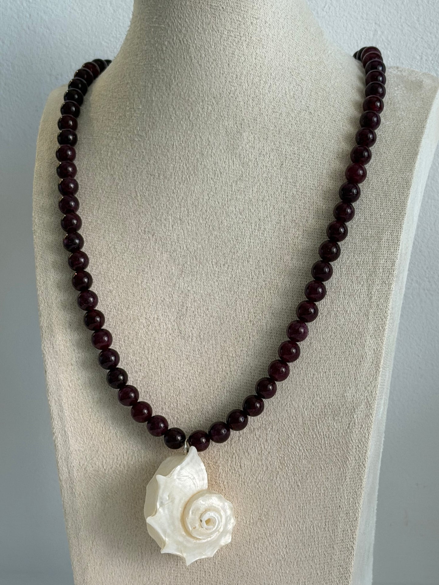 Sour Shell Long Necklace