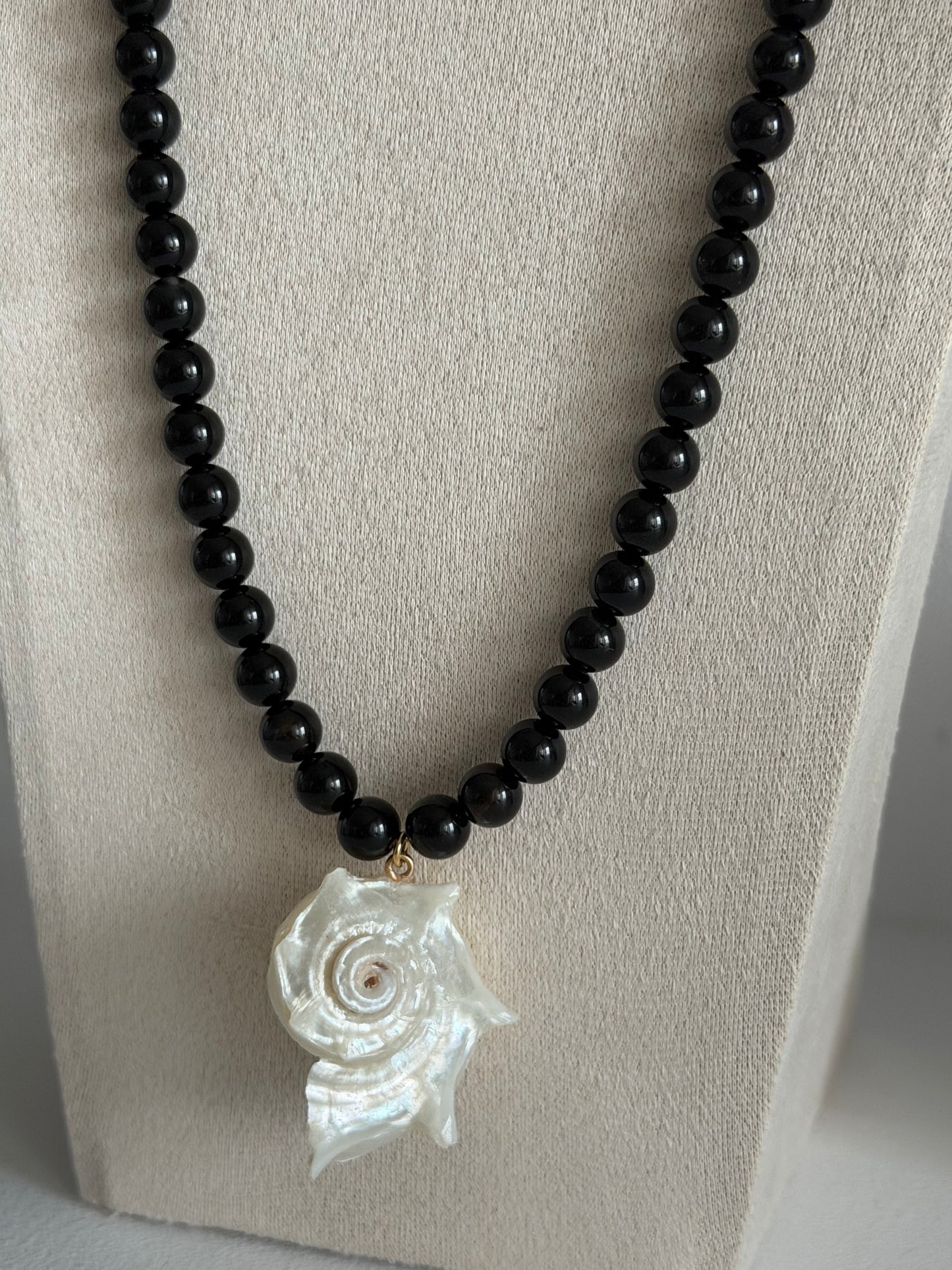 Noir Shell Necklace