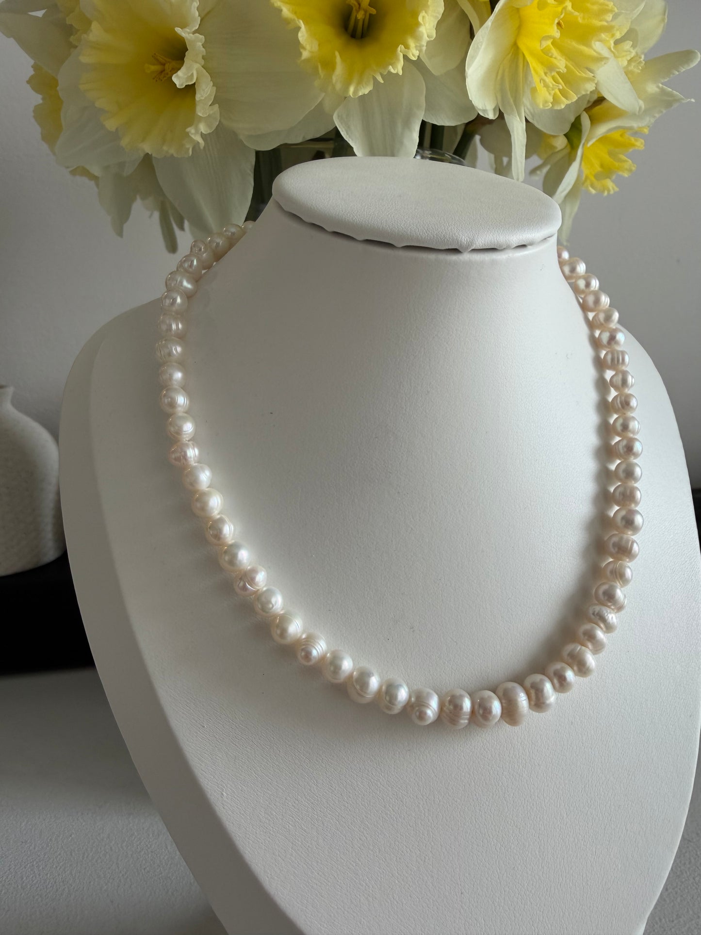 Rounded Pearls Necklace