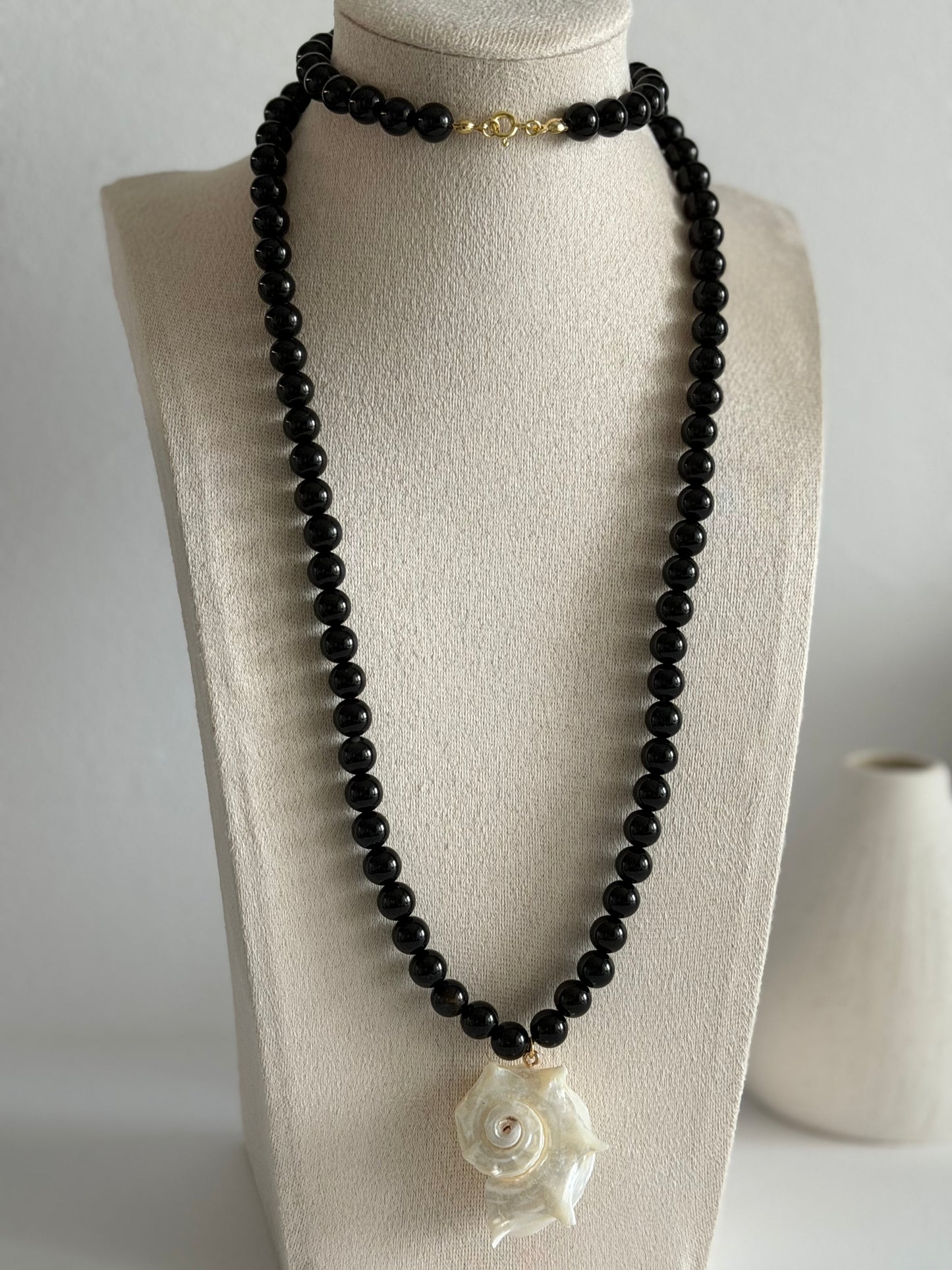Noir Shell Necklace
