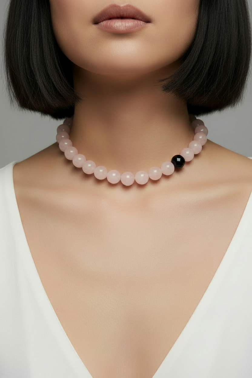 Gaya Necklace – With Black Bead